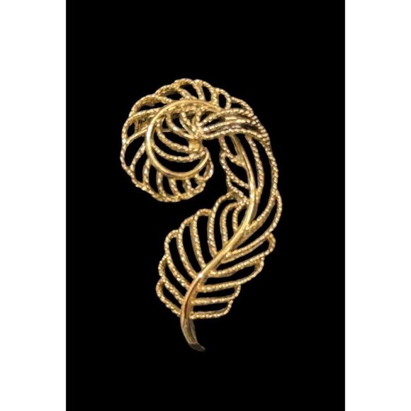 Vintage  Gerrys Ornate Gold Feather Brooch Pin - 3 Inches - Costume Jewelry - Picture 1 of 7